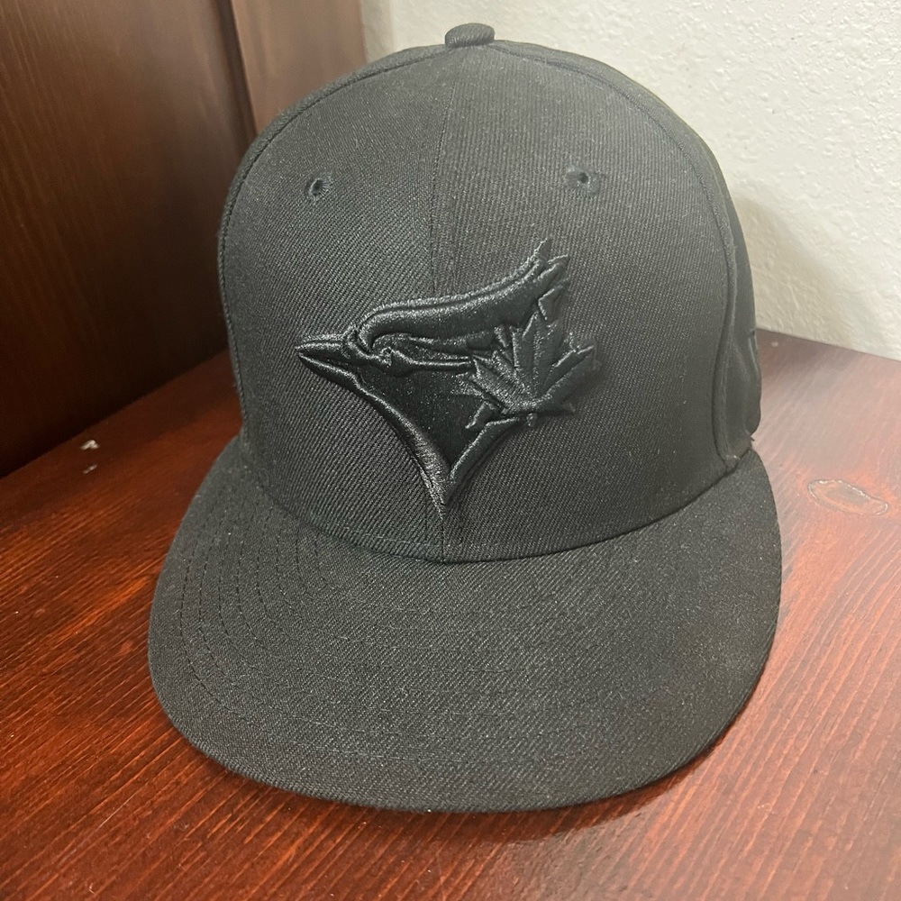 Official New Era Blackout 59FIFTY Toronto Blue Jays Fitted Cap 6 7/8 Size
